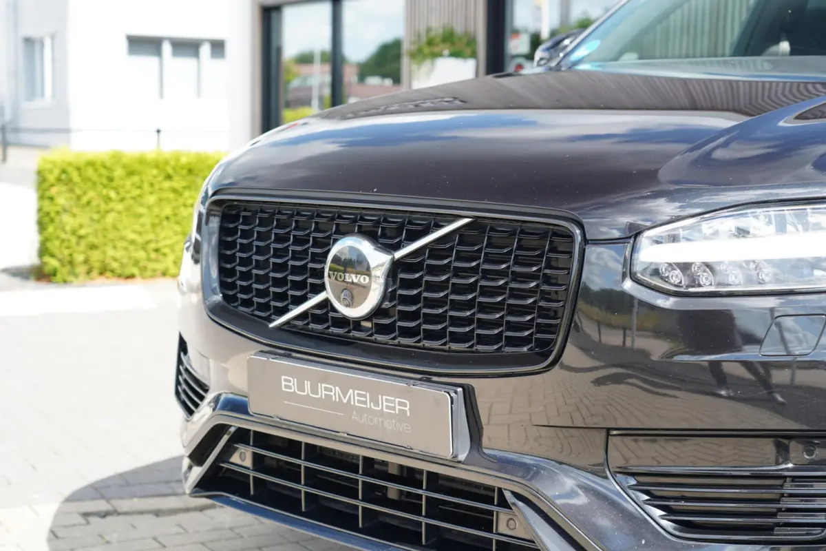 T8 Recharge AWD R-Design Long Range 7p. SOH 99% | Alcantara hemelbekleding | Head-Up | Trekhaak | 7-Persoons | Lederen interieur | 22 inch | Harman Kardon | Adaptieve cruise control | Stoel 