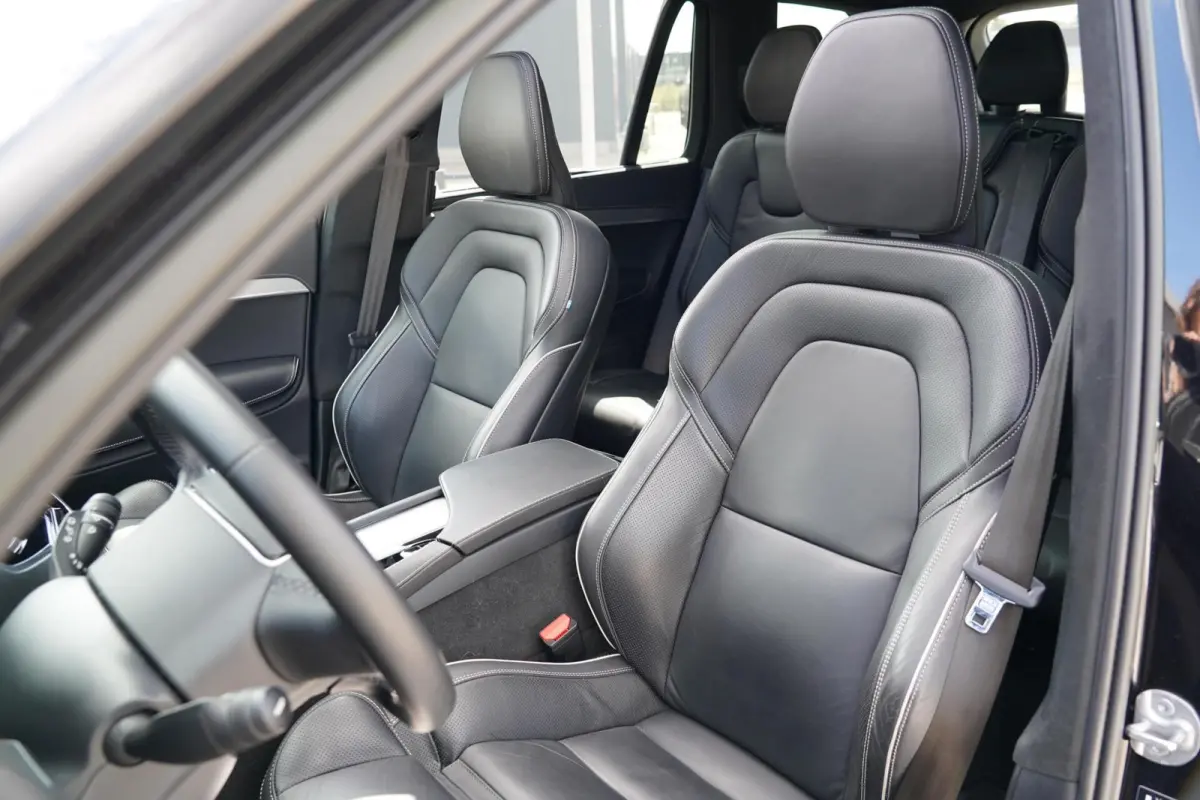 T8 Recharge AWD R-Design Long Range 7p. | SOH 99% | Alcantara hemelbekleding | Head-Up | Trekhaak | 7-Persoons | Lederen interieur | 22 inch | Harman Kardon | Adaptieve cruise control | Stoe