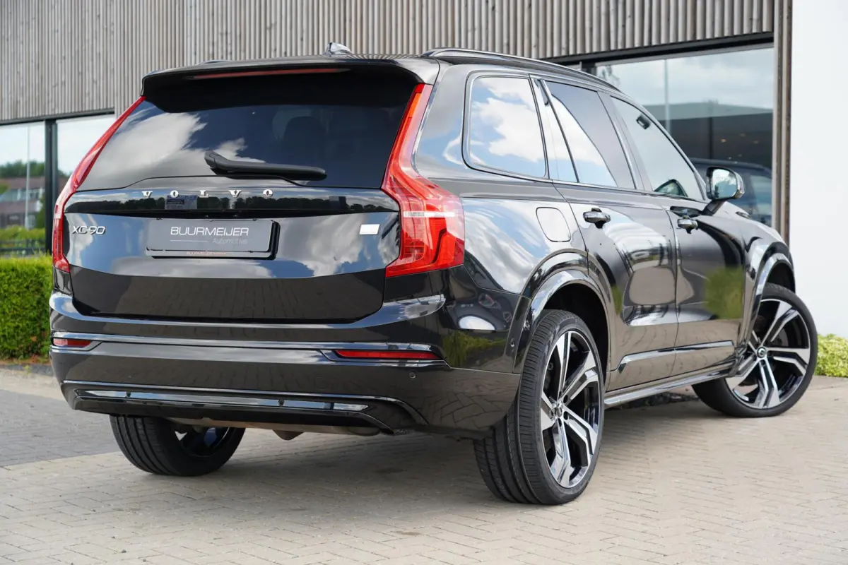 T8 Recharge AWD R-Design Long Range 7p. | SOH 99% | Alcantara hemelbekleding | Head-Up | Trekhaak | 7-Persoons | Lederen interieur | 22 inch | Harman Kardon | Adaptieve cruise control | Stoe