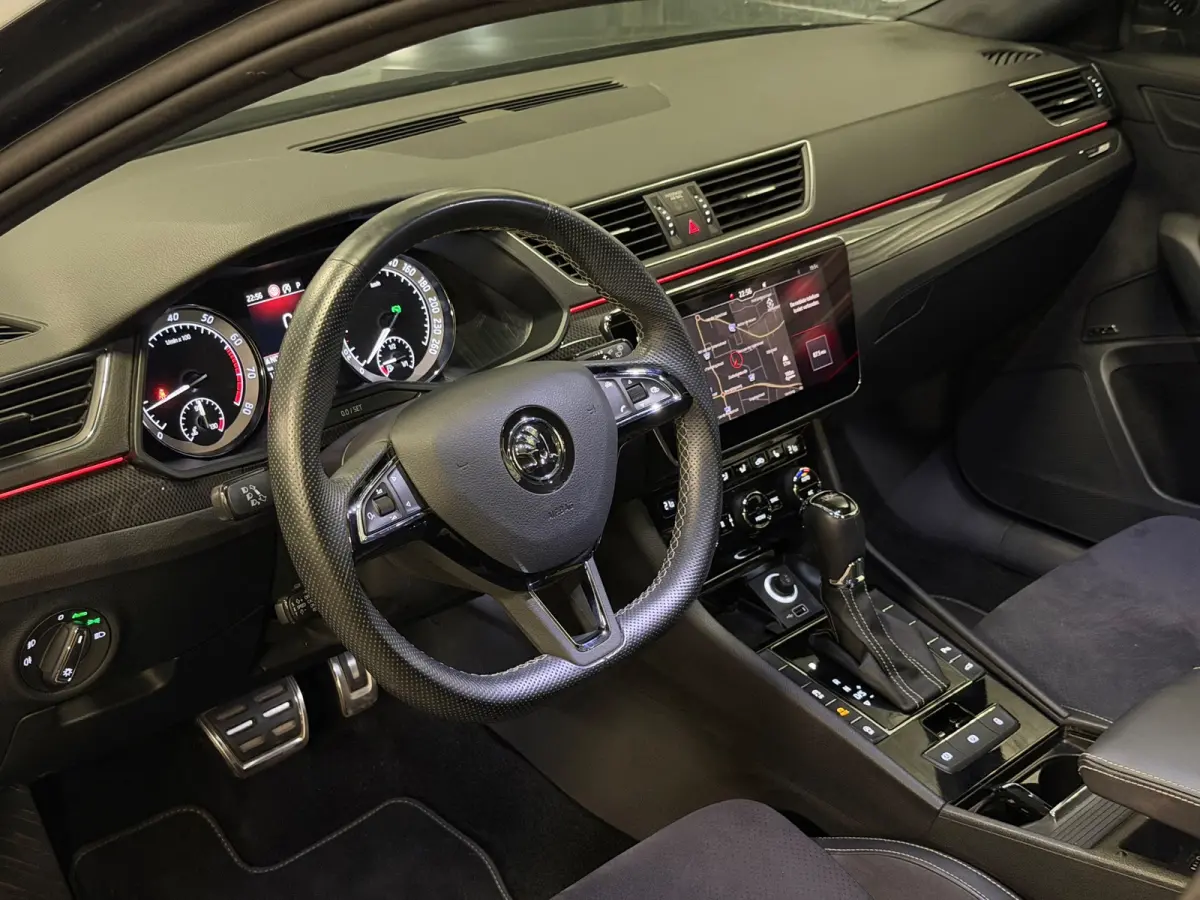 2.0 TSI SportLine LED/NAVI/PANO/SFEERV/CARPLAY/KEYLESS/MEMORY/VDOH/ACC/DCC/CAMERA/BLIND-SPOT