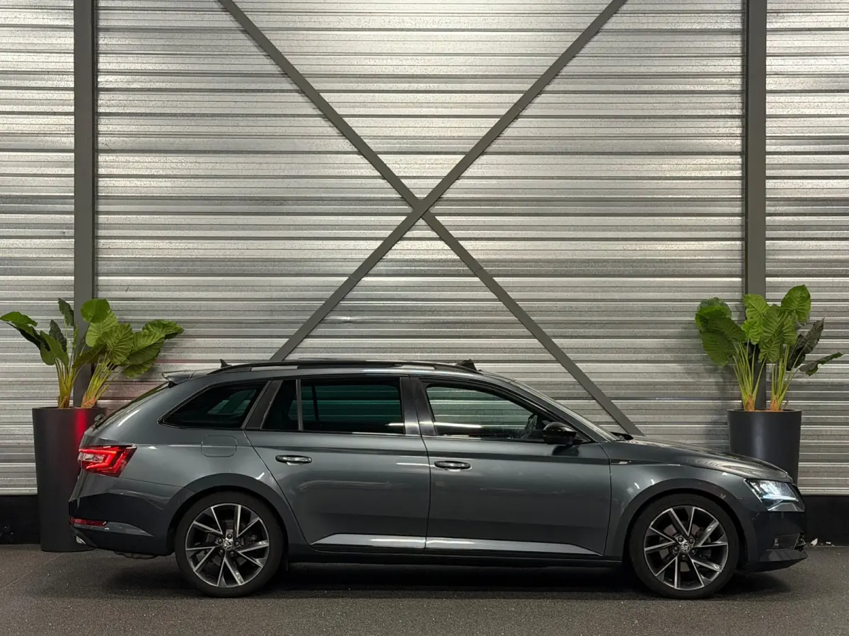 2.0 TSI SportLine LED/NAVI/PANO/SFEERV/CARPLAY/KEYLESS/MEMORY/VDOH/ACC/DCC/CAMERA/BLIND-SPOT