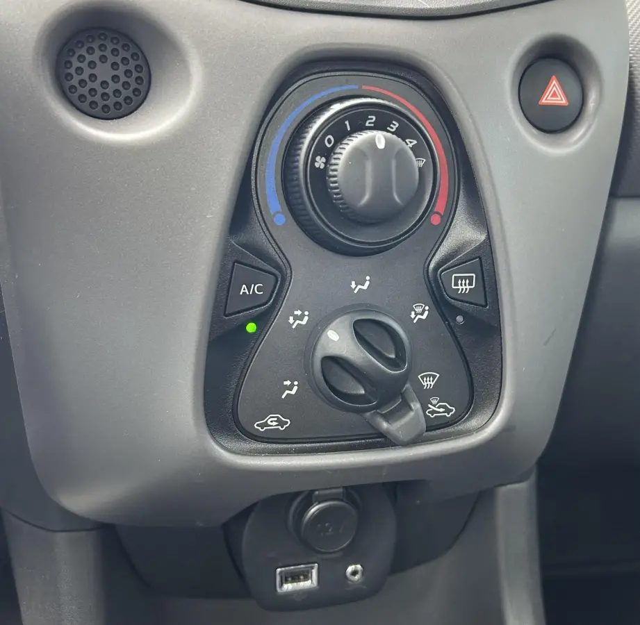 1.0 e-VTi Active 72PK | 1e Eigenaar | DEALERONDERHOUDEN | Zeer Nette Staat | NL AUTO | NAP | BTW AUTO | Prijs is inclusief BTW | Unieke Kleur Smooth Green | NAP | DAB+ | Airco | 5 Deurs | 2 