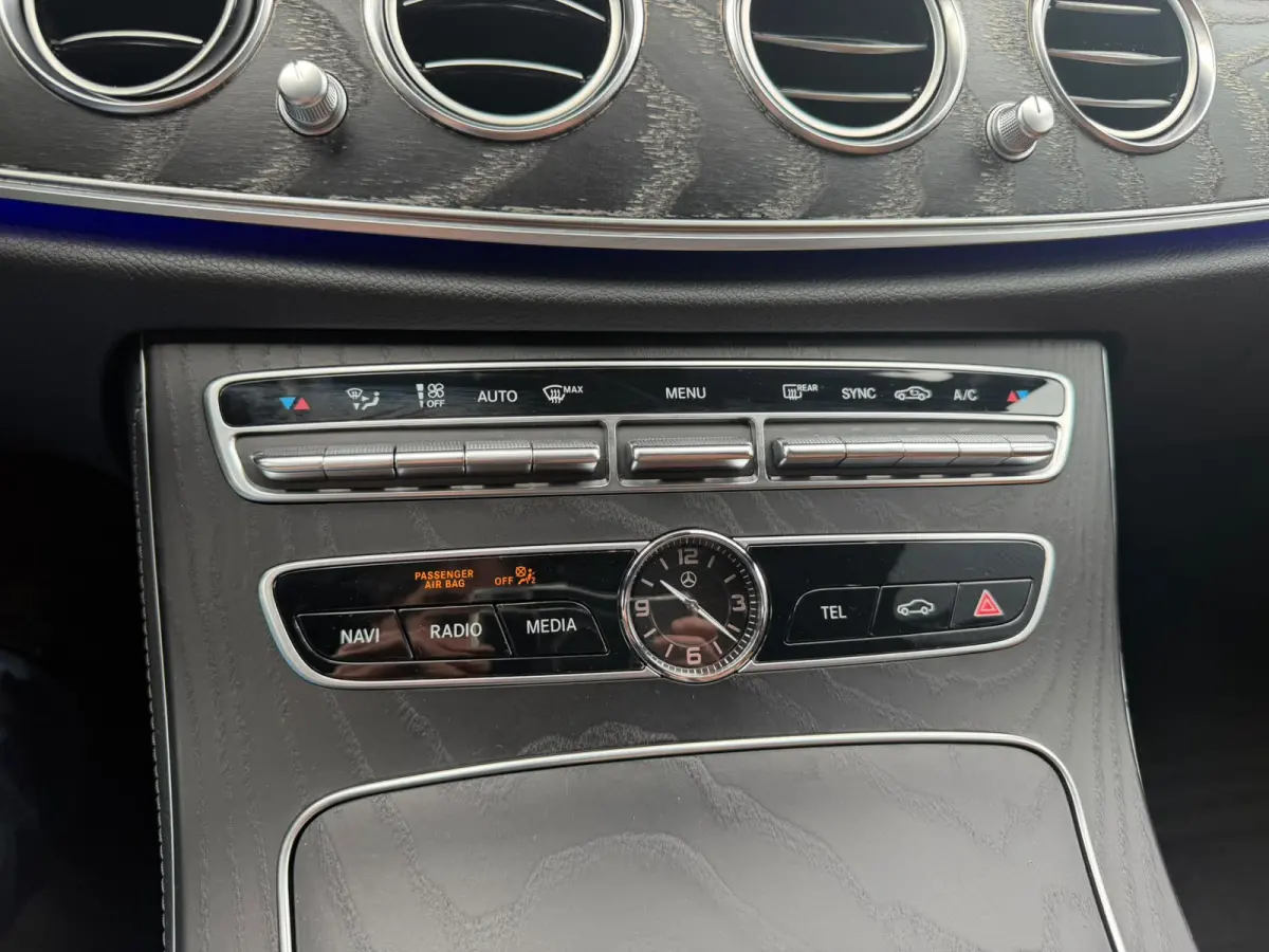 200 Premium | AUTOMAAT | NIEUWE APK | LEDER | PDC | NAVI | CRUISE |