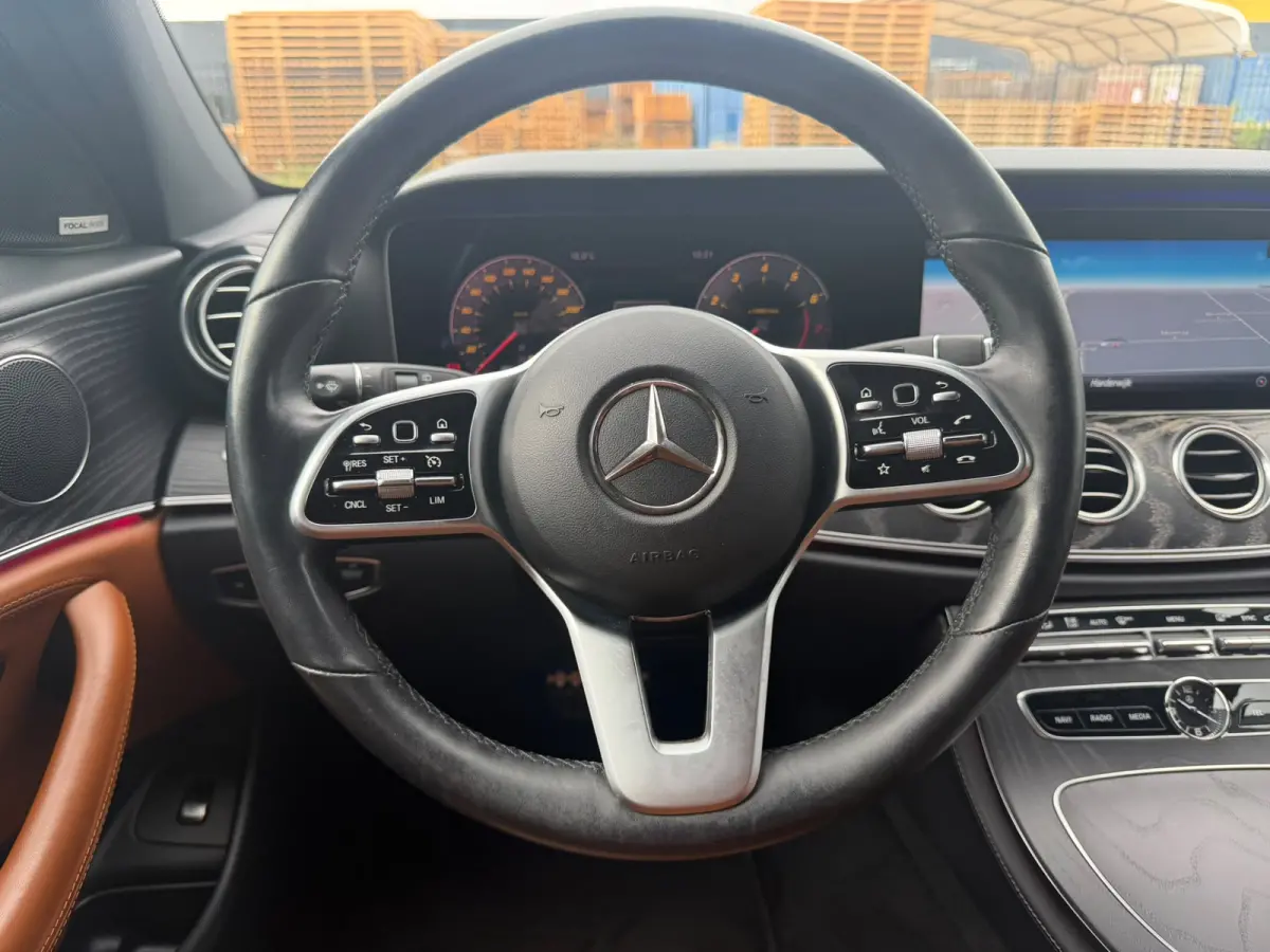 200 Premium | AUTOMAAT | NIEUWE APK | LEDER | PDC | NAVI | CRUISE |