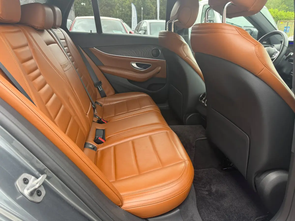 200 Premium | AUTOMAAT | NIEUWE APK | LEDER | PDC | NAVI | CRUISE |