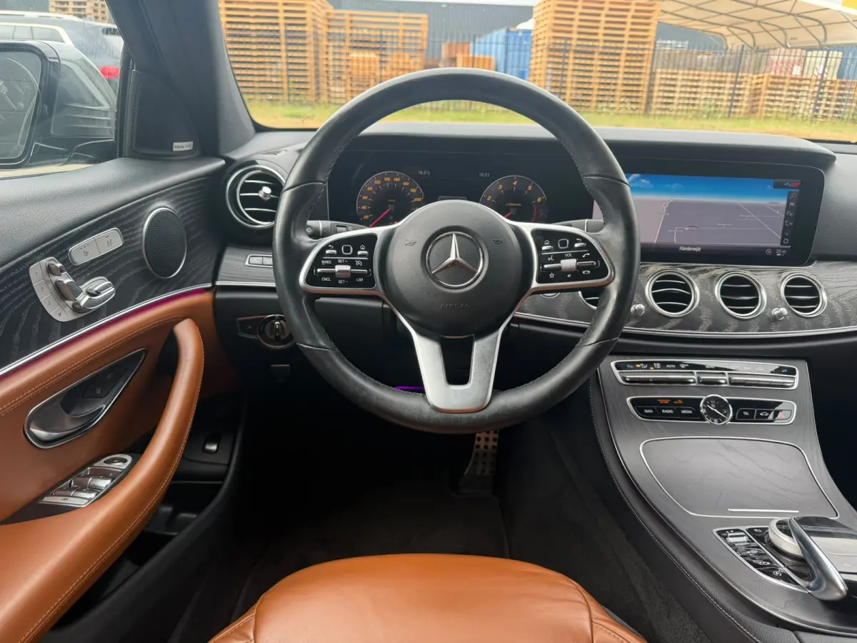 200 Premium | AUTOMAAT | NIEUWE APK | LEDER | PDC | NAVI | CRUISE |