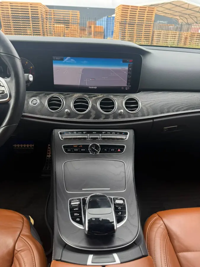 200 Premium | AUTOMAAT | NIEUWE APK | LEDER | PDC | NAVI | CRUISE |