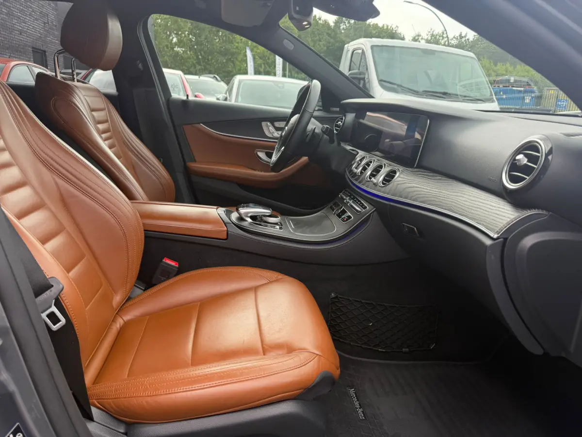 200 Premium | AUTOMAAT | NIEUWE APK | LEDER | PDC | NAVI | CRUISE |