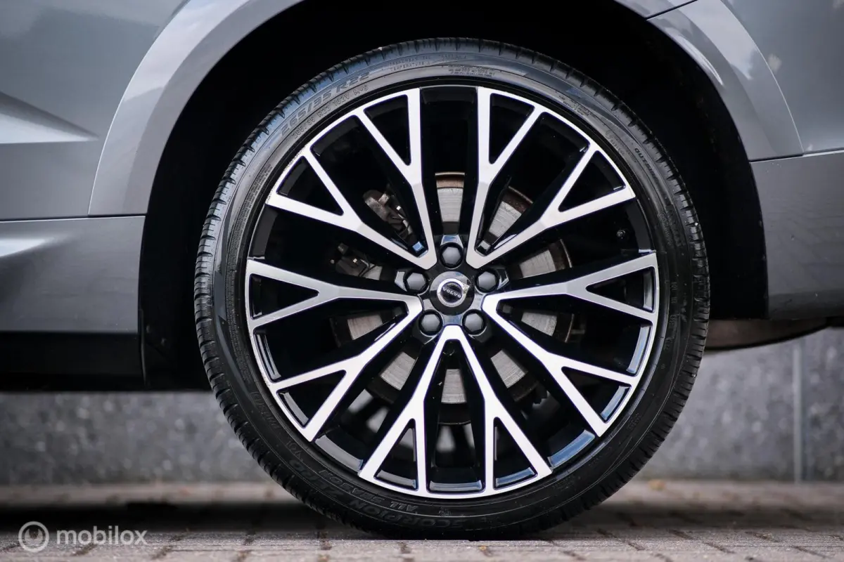 Recharge T6 AWD R-Design | HEICO pakket | 22 inch | Panorama | Leder | Uniek | Zeer mooi | Adaptive cruise |