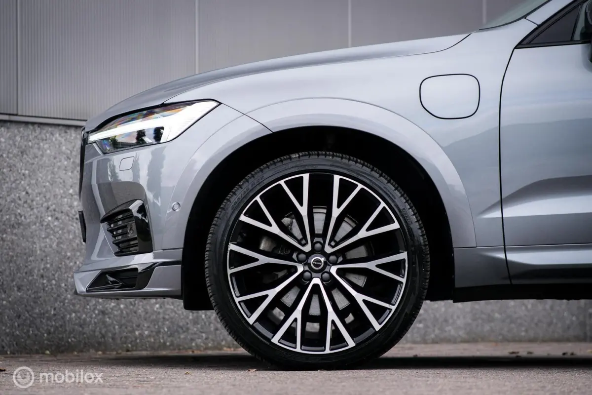 Recharge T6 AWD R-Design | HEICO pakket | 22 inch | Panorama | Leder | Uniek | Zeer mooi | Adaptive cruise |