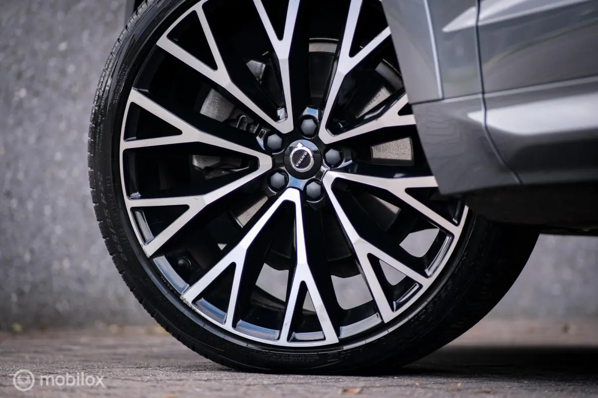 Recharge T6 AWD R-Design | HEICO pakket | 22 inch | Panorama | Leder | Uniek | Zeer mooi | Adaptive cruise |