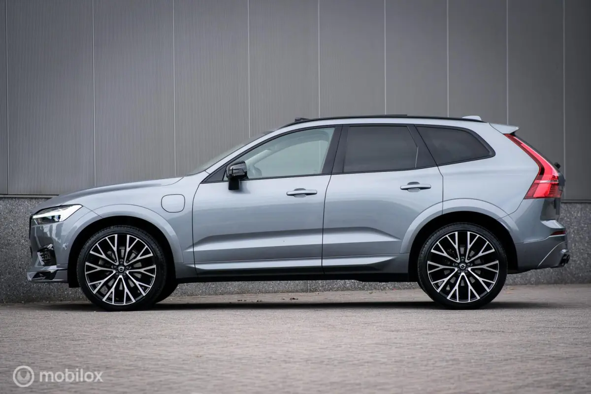 Recharge T6 AWD R-Design | HEICO pakket | 22 inch | Panorama | Leder | Uniek | Zeer mooi | Adaptive cruise |