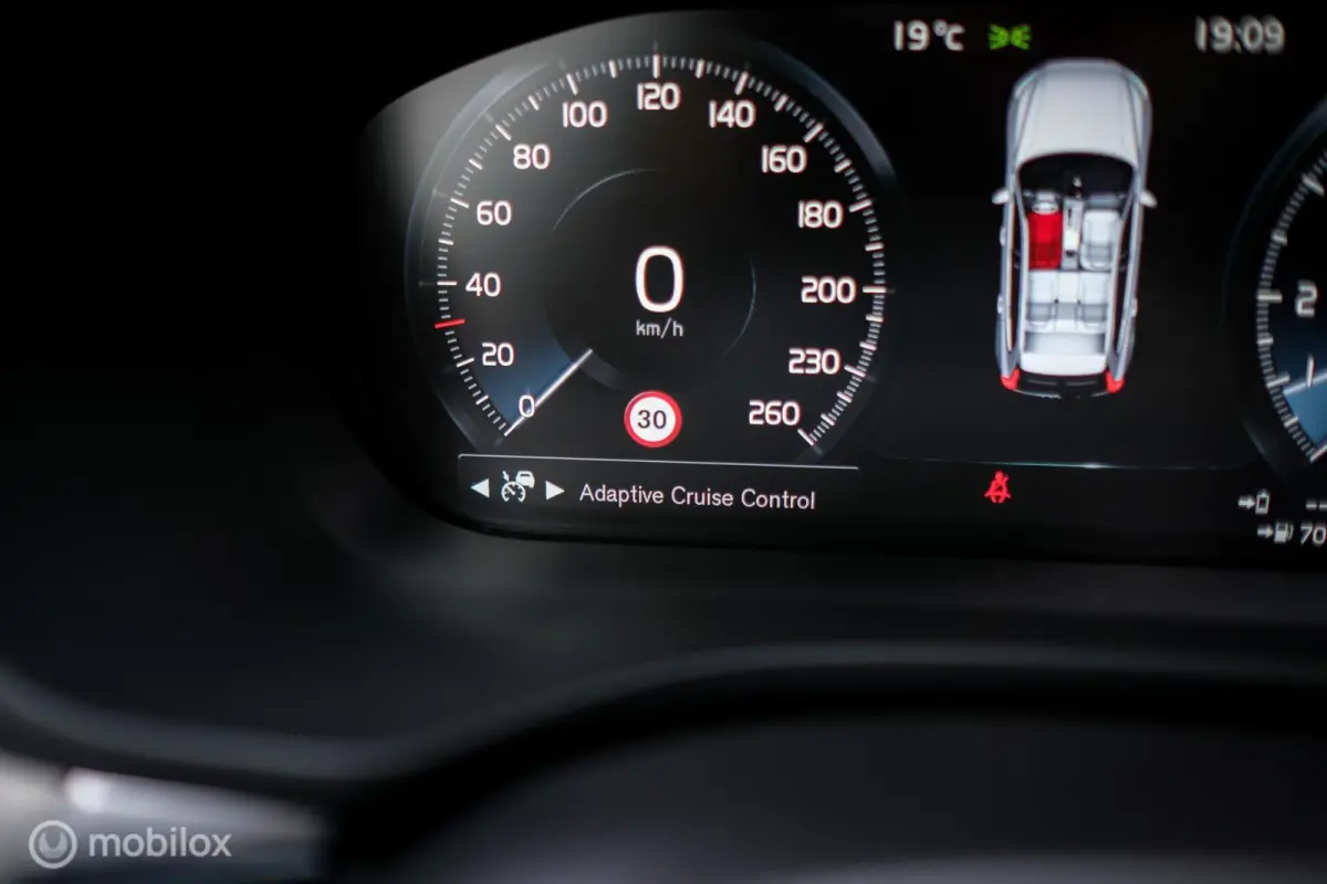 Recharge T6 AWD R-Design | HEICO pakket | 22 inch | Panorama | Leder | Uniek | Zeer mooi | Adaptive cruise |