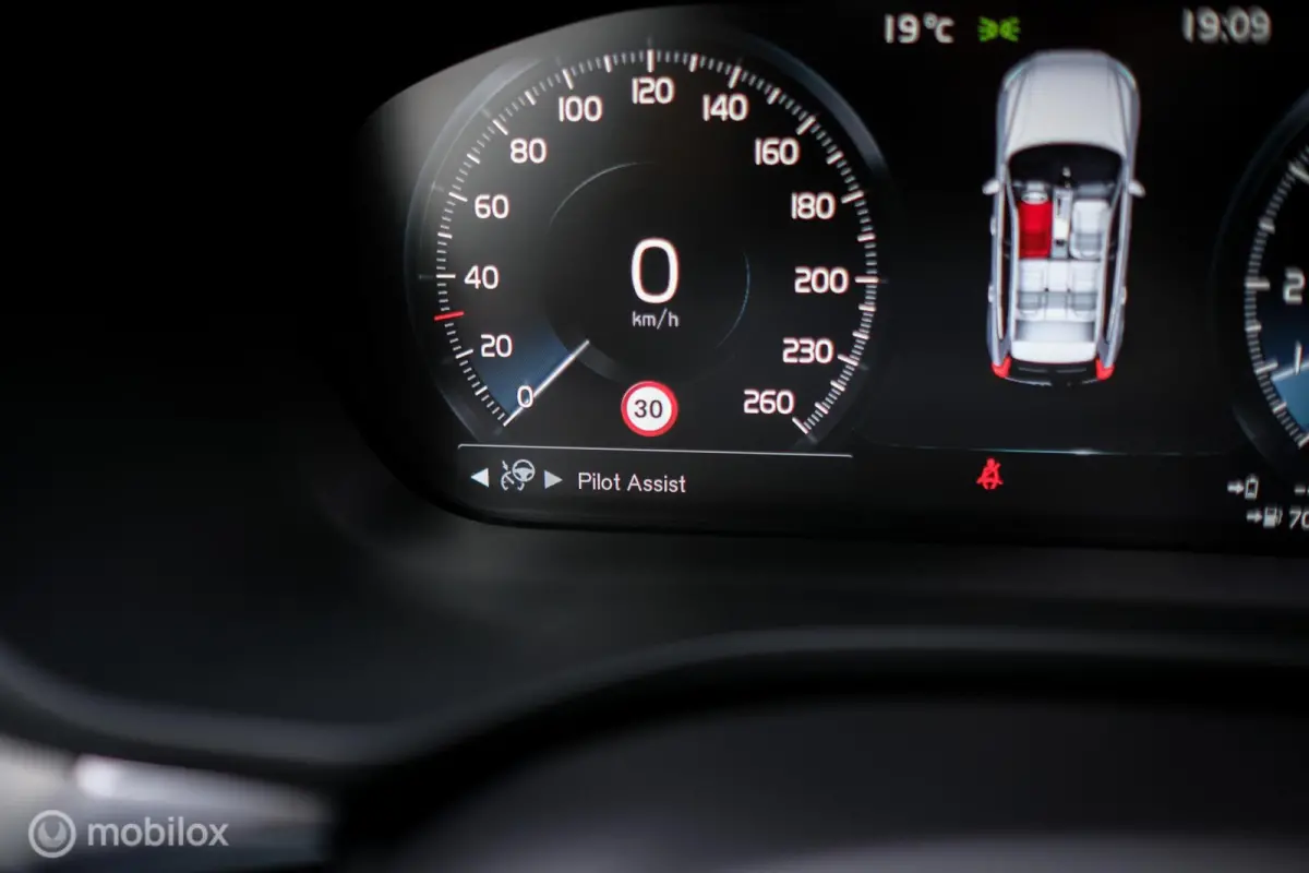Recharge T6 AWD R-Design | HEICO pakket | 22 inch | Panorama | Leder | Uniek | Zeer mooi | Adaptive cruise |