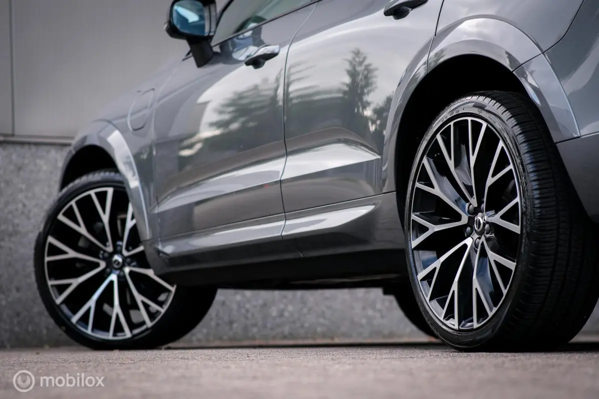 Recharge T6 AWD R-Design | HEICO pakket | 22 inch | Panorama | Leder | Uniek | Zeer mooi | Adaptive cruise |