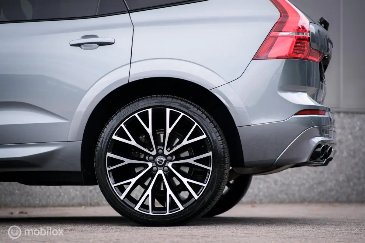 Recharge T6 AWD R-Design | HEICO pakket | 22 inch | Panorama | Leder | Uniek | Zeer mooi | Adaptive cruise |