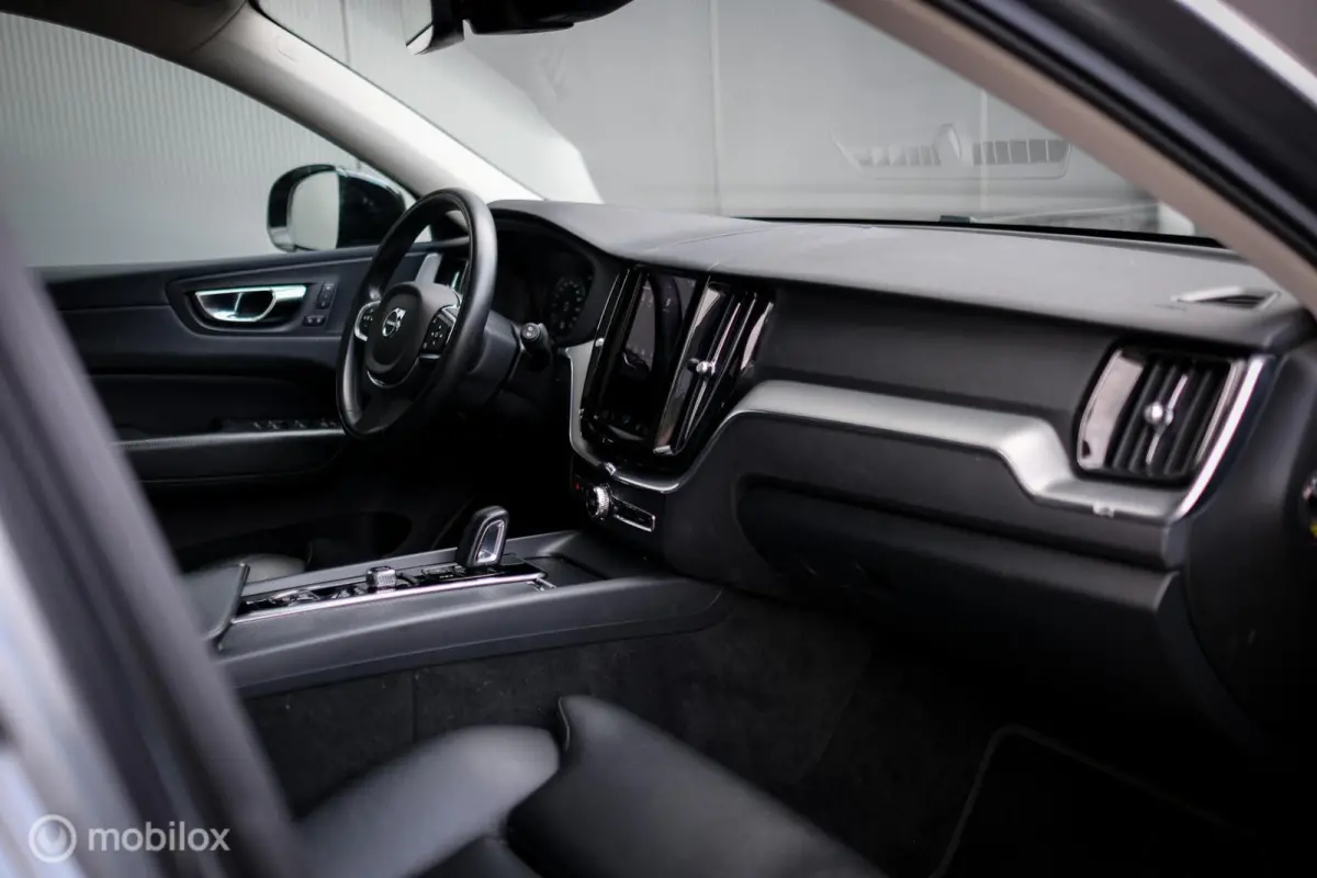 Recharge T6 AWD R-Design | HEICO pakket | 22 inch | Panorama | Leder | Uniek | Zeer mooi | Adaptive cruise |