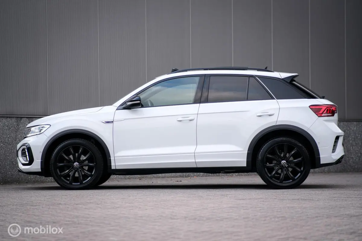 1.5 TSI R-Line | Facelift | Panoramadak | IQ LED | Automaat | Virtual cockpit | Camera | Stoel + stuurwiel verwarming | Adaptive cruise |