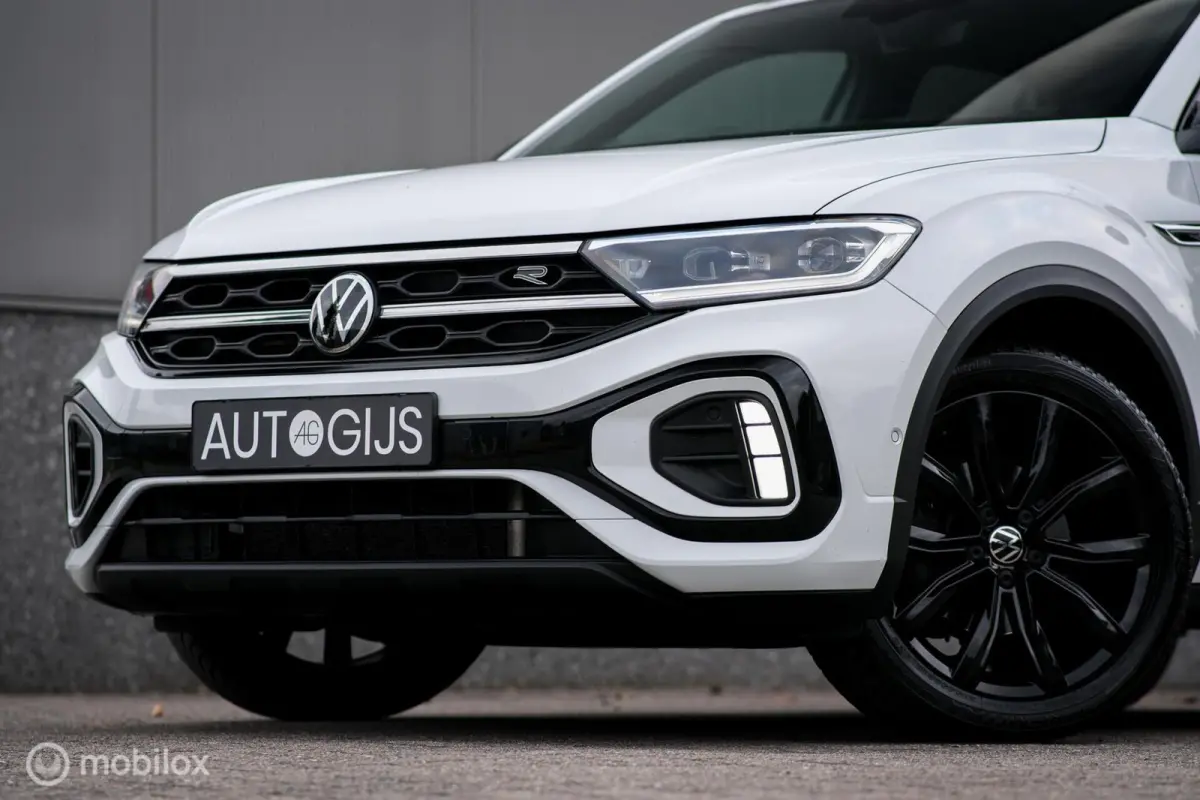 1.5 TSI R-Line | Facelift | Panoramadak | IQ LED | Automaat | Virtual cockpit | Camera | Stoel + stuurwiel verwarming | Adaptive cruise |