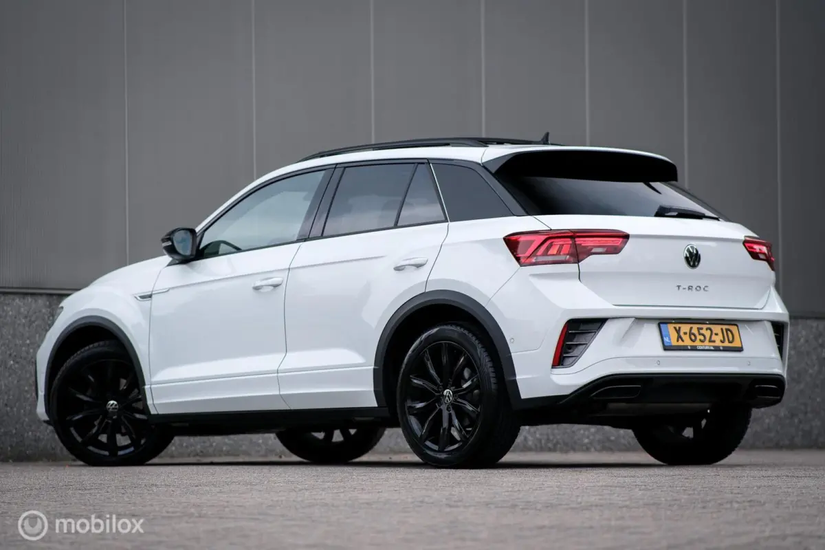 1.5 TSI R-Line | Facelift | Panoramadak | IQ LED | Automaat | Virtual cockpit | Camera | Stoel + stuurwiel verwarming | Adaptive cruise |