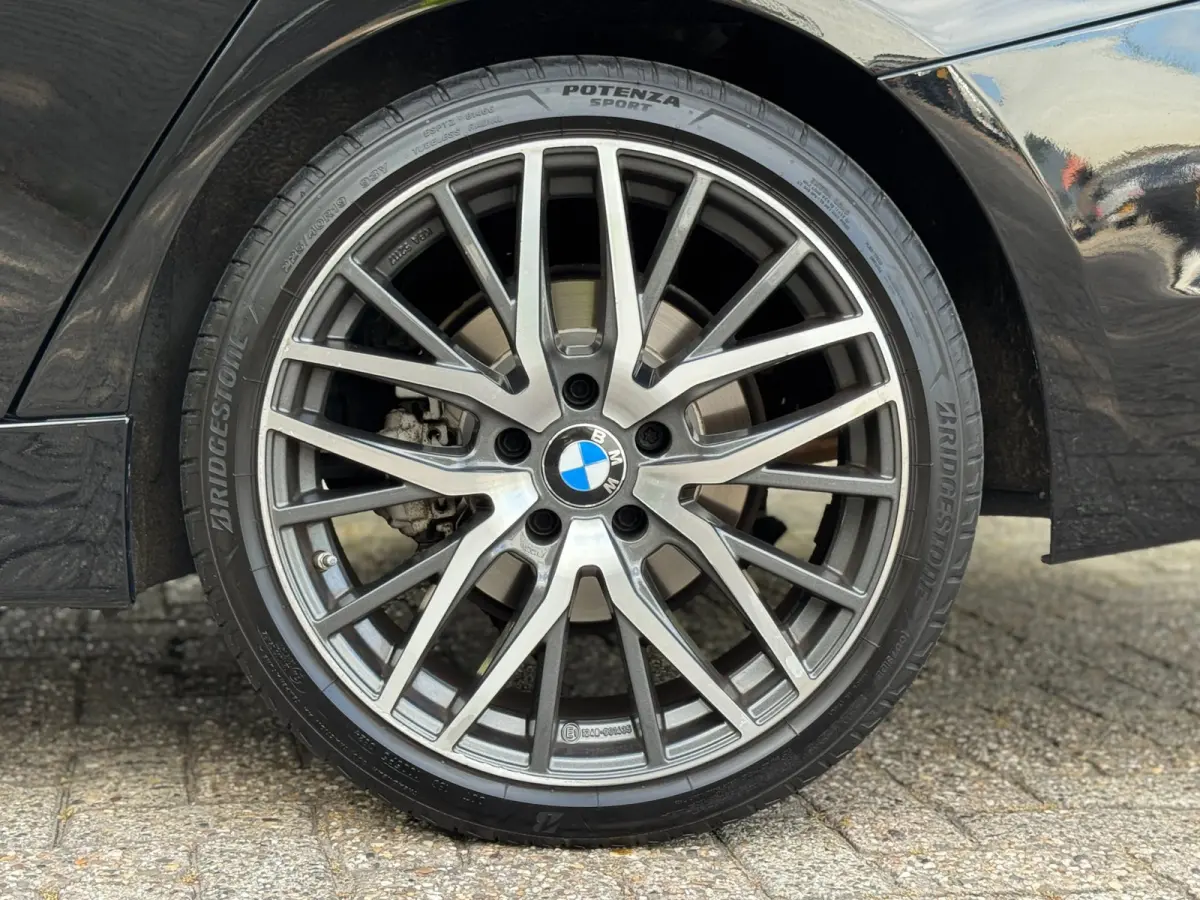 320i Executive Automaat NL auto Black on Black
