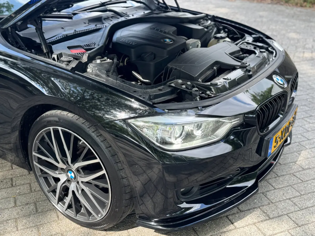 320i Executive Automaat NL auto Black on Black