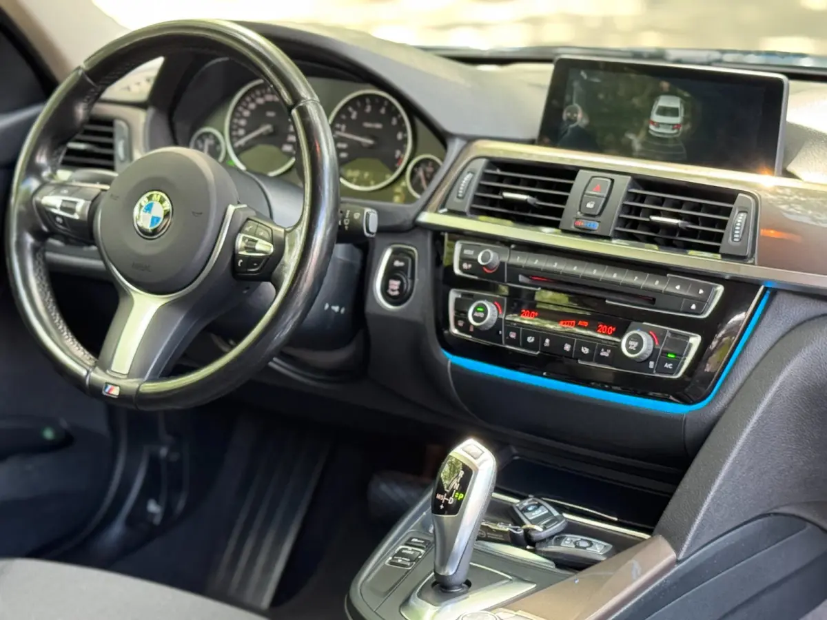 320i Executive Automaat NL auto Black on Black