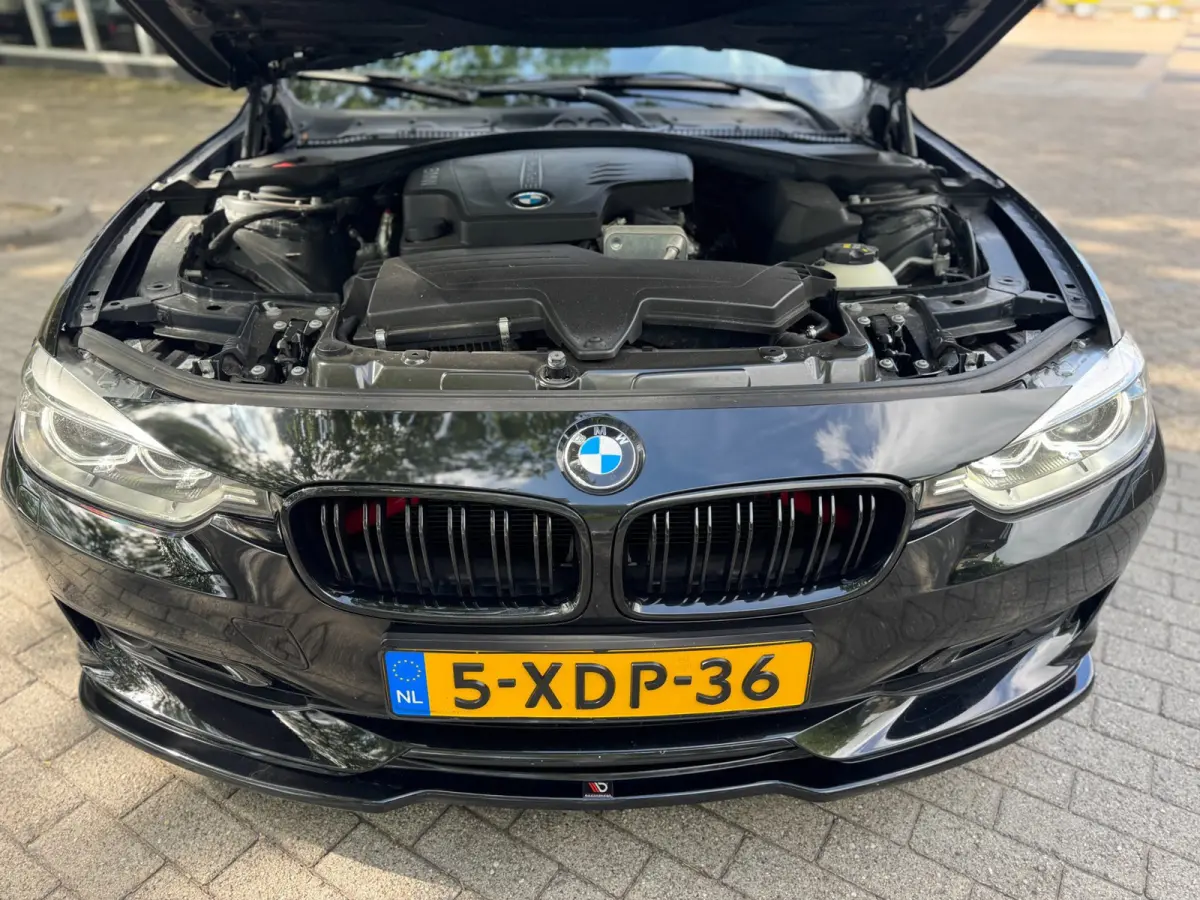 320i Executive Automaat NL auto Black on Black