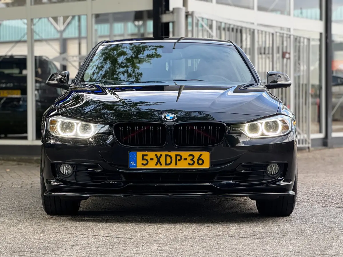 320i Executive Automaat NL auto Black on Black