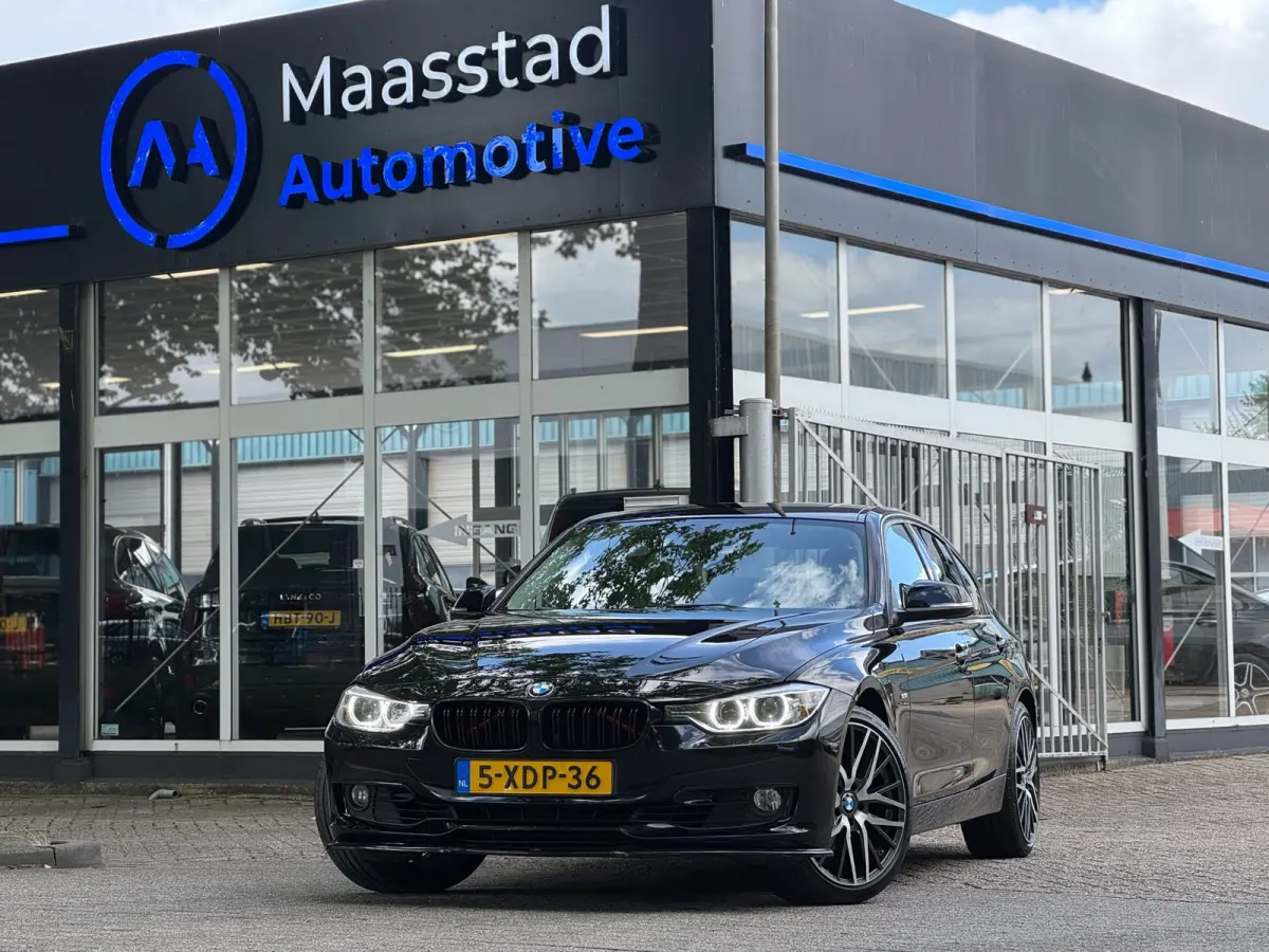 320i Executive Automaat NL auto Black on Black