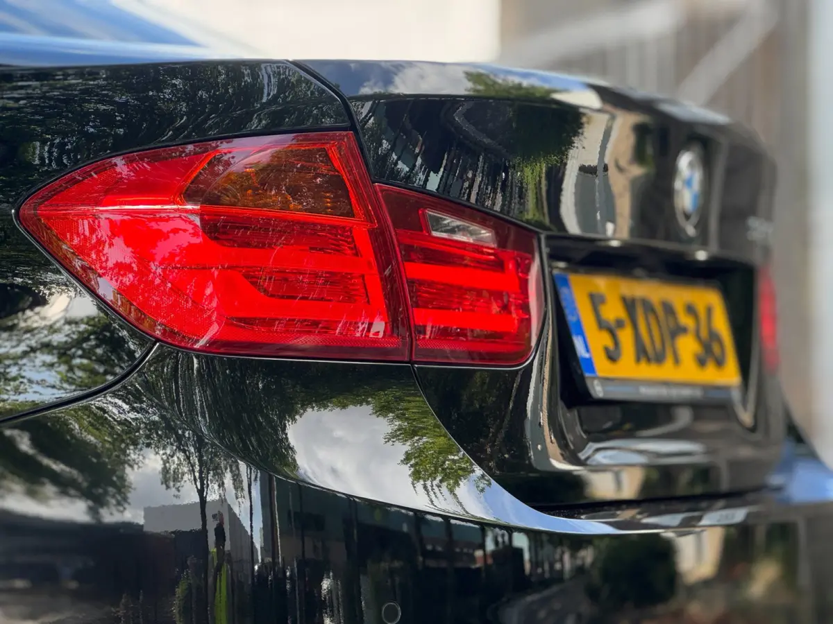 320i Executive Automaat NL auto Black on Black
