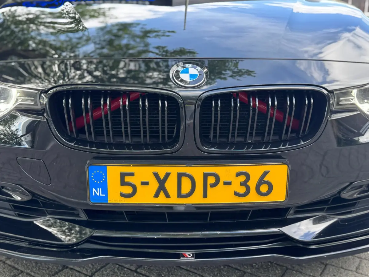 320i Executive Automaat NL auto Black on Black