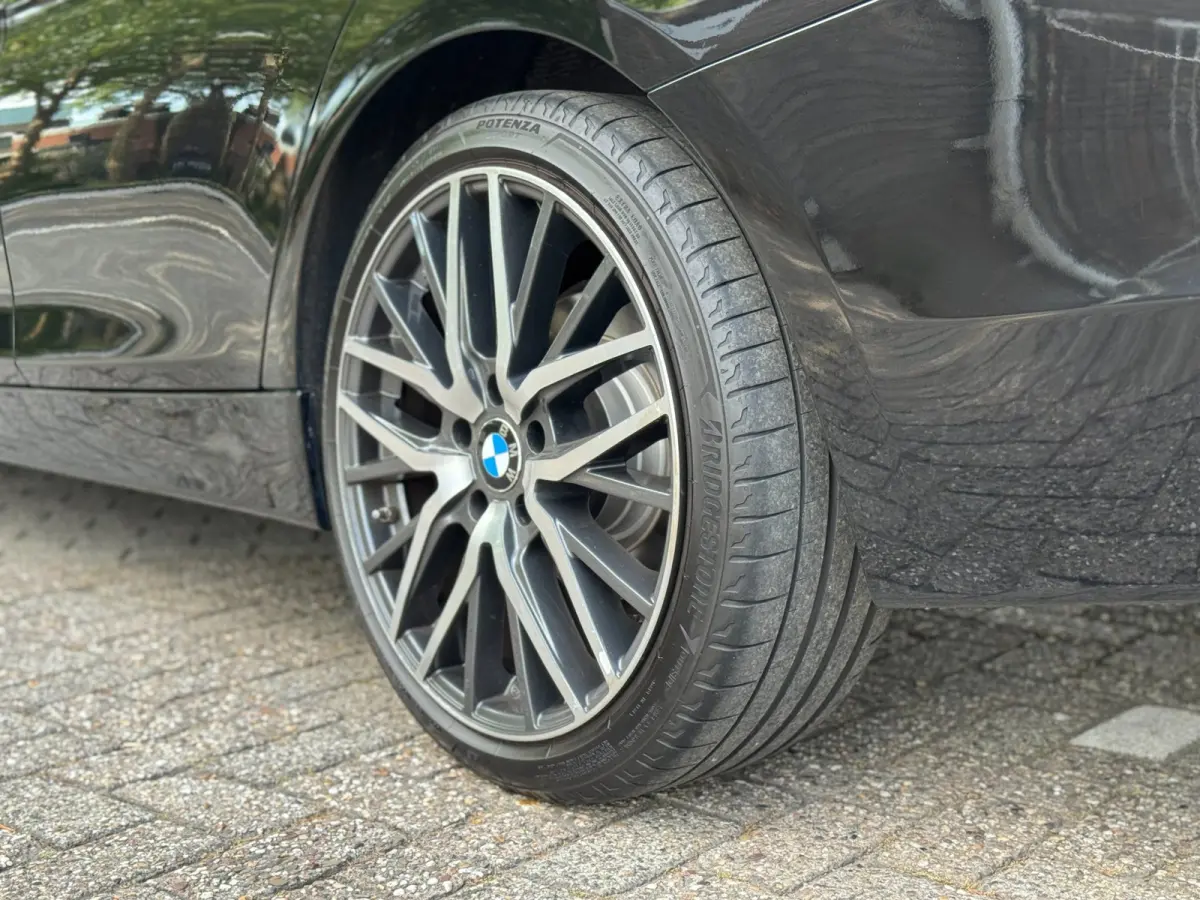 320i Executive Automaat NL auto Black on Black