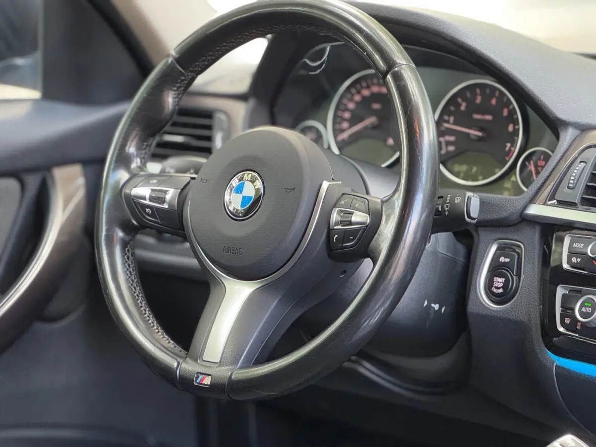 320i Executive Automaat NL auto Black on Black