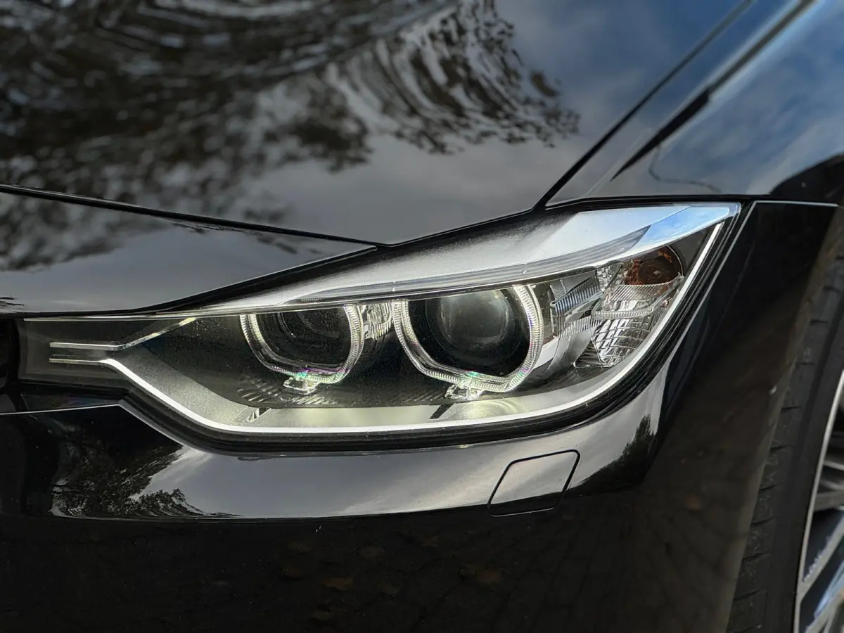 320i Executive Automaat NL auto Black on Black