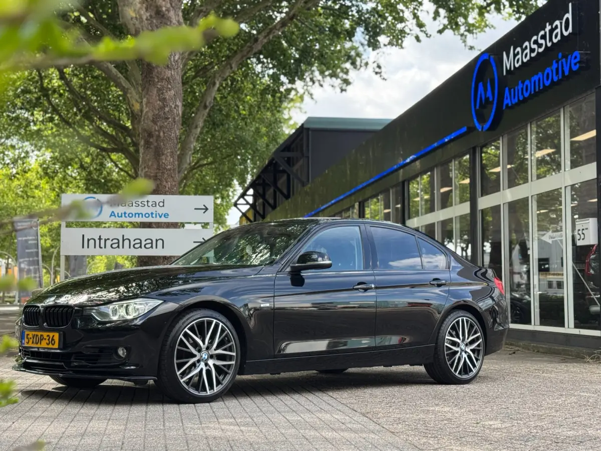 320i Executive Automaat NL auto Black on Black