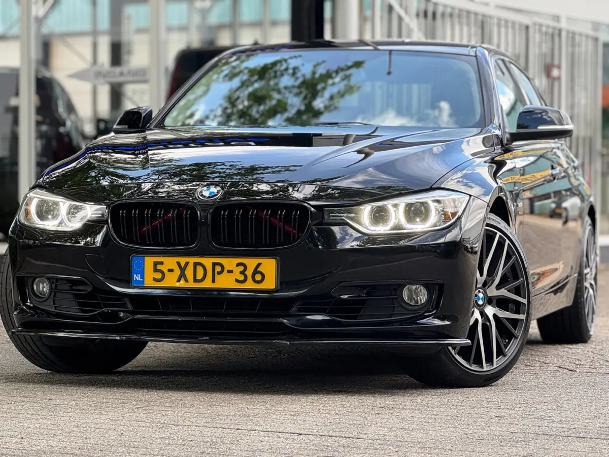 320i Executive Automaat NL auto Black on Black