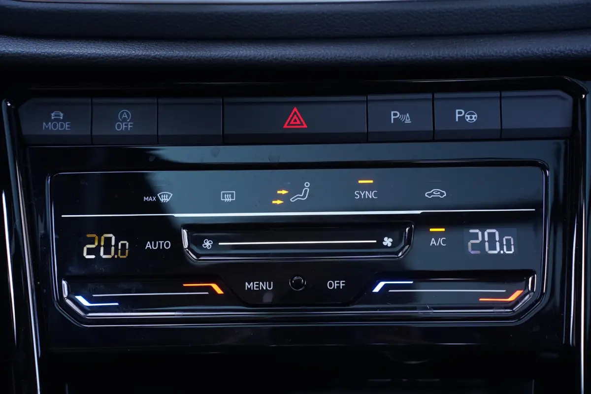 1.5 TSI R-Line Apple Carplay Panodak Achteruitrijcamera Digital Display