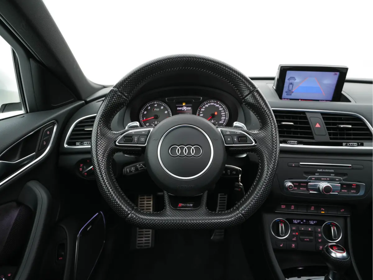 2.5 TFSI RS Q3 Quattro Aut. *PANO | LEDER-ALCANTARA | FULL-LED | BOSE-AUDIO | NAVI-FULLMAP | CAMERA | HEATED-SPORTSEATS | SHIFTPADDLES | CRUISE | PRIVACY-GLASS | ECC | PDC | 19"ALU*