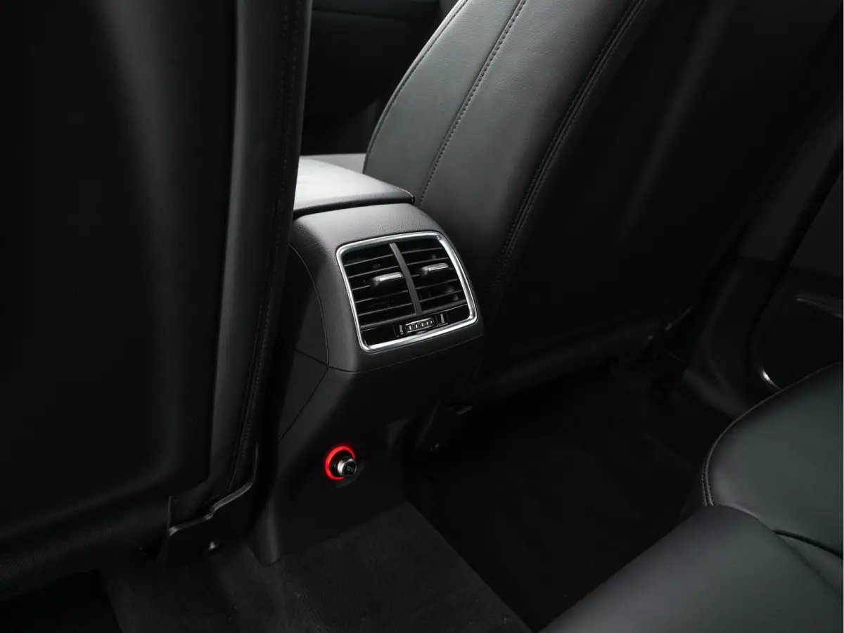 2.5 TFSI RS Q3 Quattro Aut. *PANO | LEDER-ALCANTARA | FULL-LED | BOSE-AUDIO | NAVI-FULLMAP | CAMERA | HEATED-SPORTSEATS | SHIFTPADDLES | CRUISE | PRIVACY-GLASS | ECC | PDC | 19"ALU*