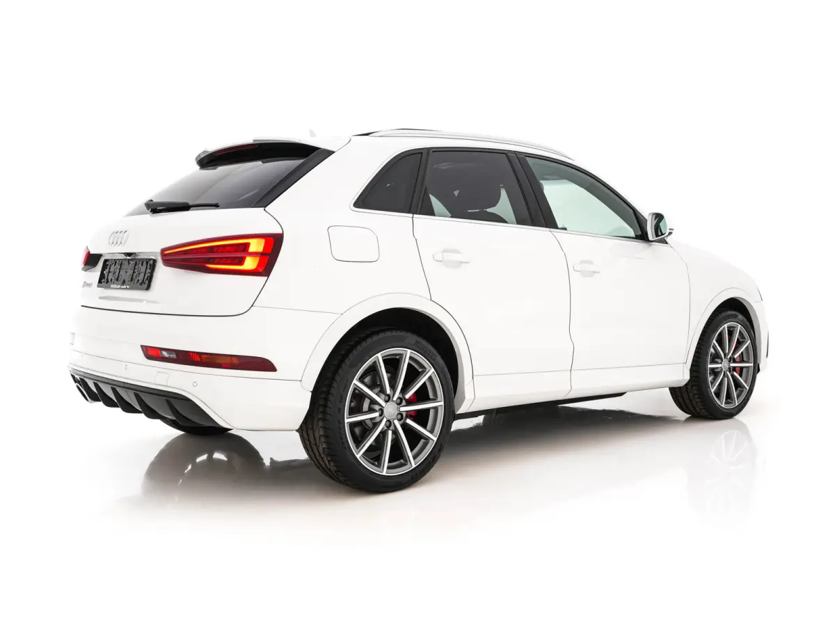 2.5 TFSI RS Q3 Quattro Aut. *PANO | LEDER-ALCANTARA | FULL-LED | BOSE-AUDIO | NAVI-FULLMAP | CAMERA | HEATED-SPORTSEATS | SHIFTPADDLES | CRUISE | PRIVACY-GLASS | ECC | PDC | 19"ALU*