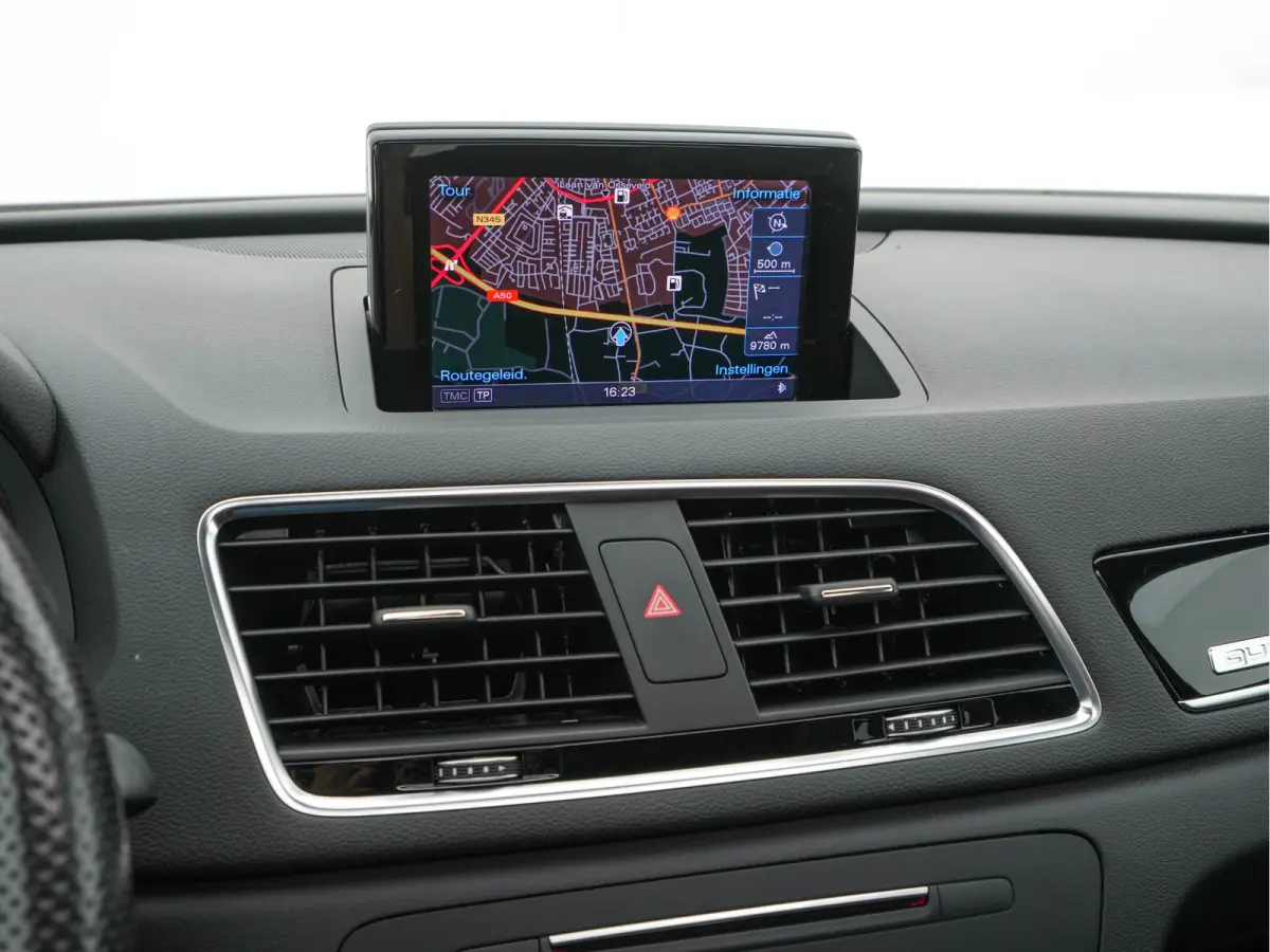 2.5 TFSI RS Q3 Quattro Aut. *PANO | LEDER-ALCANTARA | FULL-LED | BOSE-AUDIO | NAVI-FULLMAP | CAMERA | HEATED-SPORTSEATS | SHIFTPADDLES | CRUISE | PRIVACY-GLASS | ECC | PDC | 19"ALU*