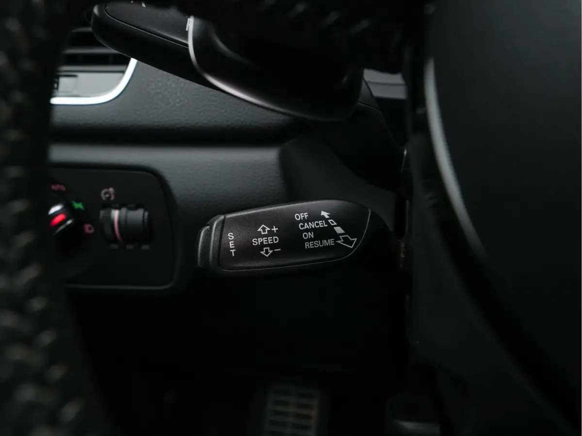 2.5 TFSI RS Q3 Quattro Aut. *PANO | LEDER-ALCANTARA | FULL-LED | BOSE-AUDIO | NAVI-FULLMAP | CAMERA | HEATED-SPORTSEATS | SHIFTPADDLES | CRUISE | PRIVACY-GLASS | ECC | PDC | 19"ALU*