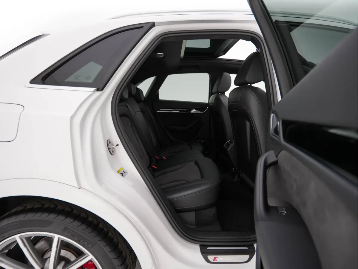 2.5 TFSI RS Q3 Quattro Aut. *PANO | LEDER-ALCANTARA | FULL-LED | BOSE-AUDIO | NAVI-FULLMAP | CAMERA | HEATED-SPORTSEATS | SHIFTPADDLES | CRUISE | PRIVACY-GLASS | ECC | PDC | 19"ALU*
