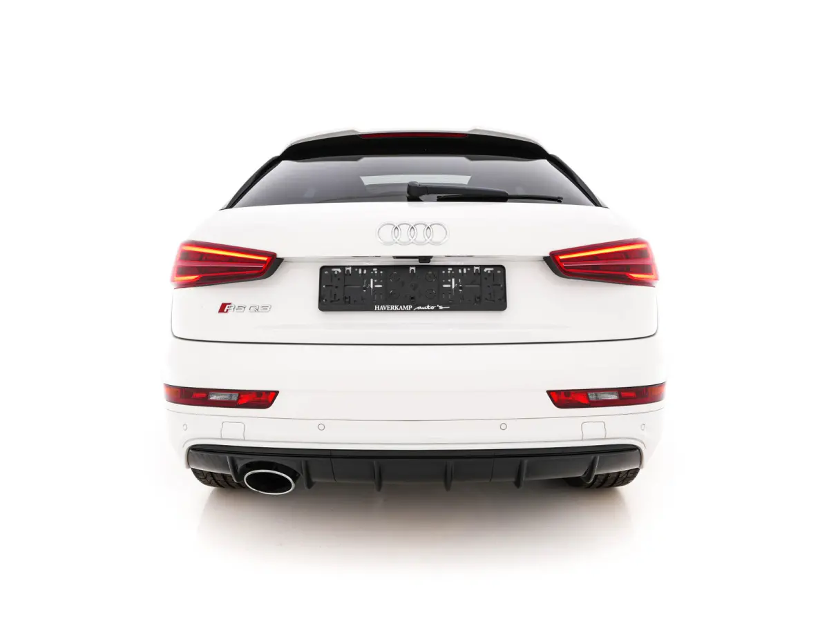 2.5 TFSI RS Q3 Quattro Aut. *PANO | LEDER-ALCANTARA | FULL-LED | BOSE-AUDIO | NAVI-FULLMAP | CAMERA | HEATED-SPORTSEATS | SHIFTPADDLES | CRUISE | PRIVACY-GLASS | ECC | PDC | 19"ALU*