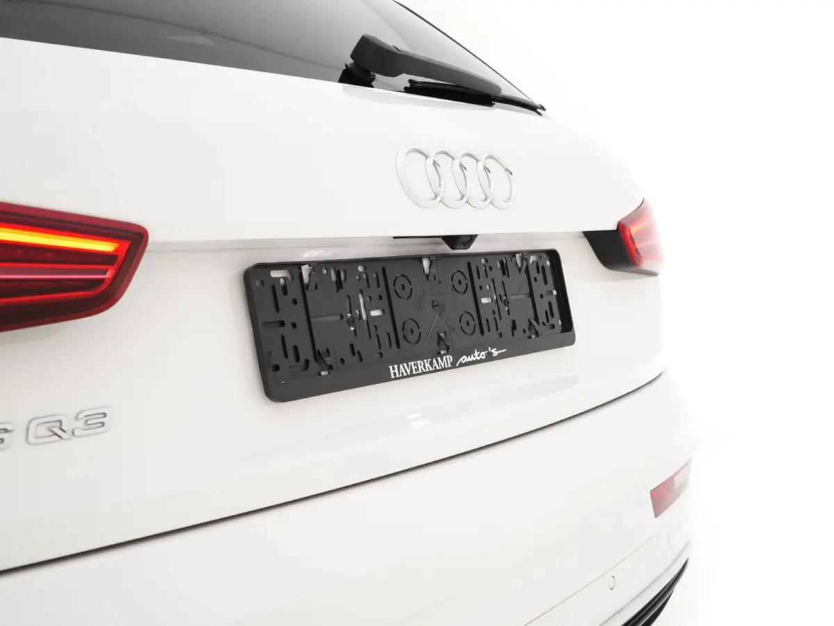 2.5 TFSI RS Q3 Quattro Aut. *PANO | LEDER-ALCANTARA | FULL-LED | BOSE-AUDIO | NAVI-FULLMAP | CAMERA | HEATED-SPORTSEATS | SHIFTPADDLES | CRUISE | PRIVACY-GLASS | ECC | PDC | 19"ALU*