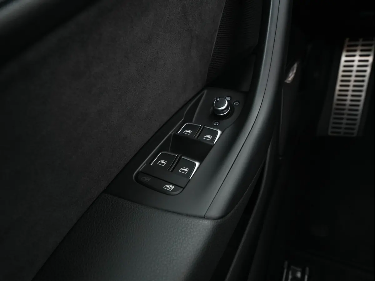 2.5 TFSI RS Q3 Quattro Aut. *PANO | LEDER-ALCANTARA | FULL-LED | BOSE-AUDIO | NAVI-FULLMAP | CAMERA | HEATED-SPORTSEATS | SHIFTPADDLES | CRUISE | PRIVACY-GLASS | ECC | PDC | 19"ALU*