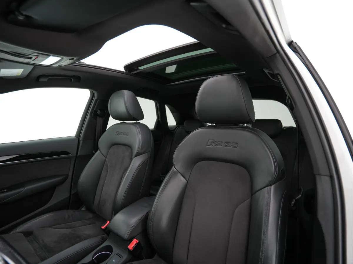 2.5 TFSI RS Q3 Quattro Aut. *PANO | LEDER-ALCANTARA | FULL-LED | BOSE-AUDIO | NAVI-FULLMAP | CAMERA | HEATED-SPORTSEATS | SHIFTPADDLES | CRUISE | PRIVACY-GLASS | ECC | PDC | 19"ALU*