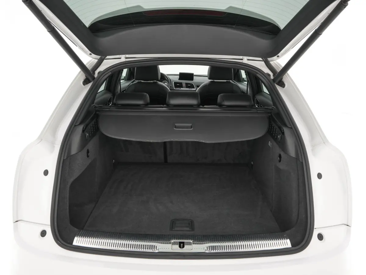 2.5 TFSI RS Q3 Quattro Aut. *PANO | LEDER-ALCANTARA | FULL-LED | BOSE-AUDIO | NAVI-FULLMAP | CAMERA | HEATED-SPORTSEATS | SHIFTPADDLES | CRUISE | PRIVACY-GLASS | ECC | PDC | 19"ALU*