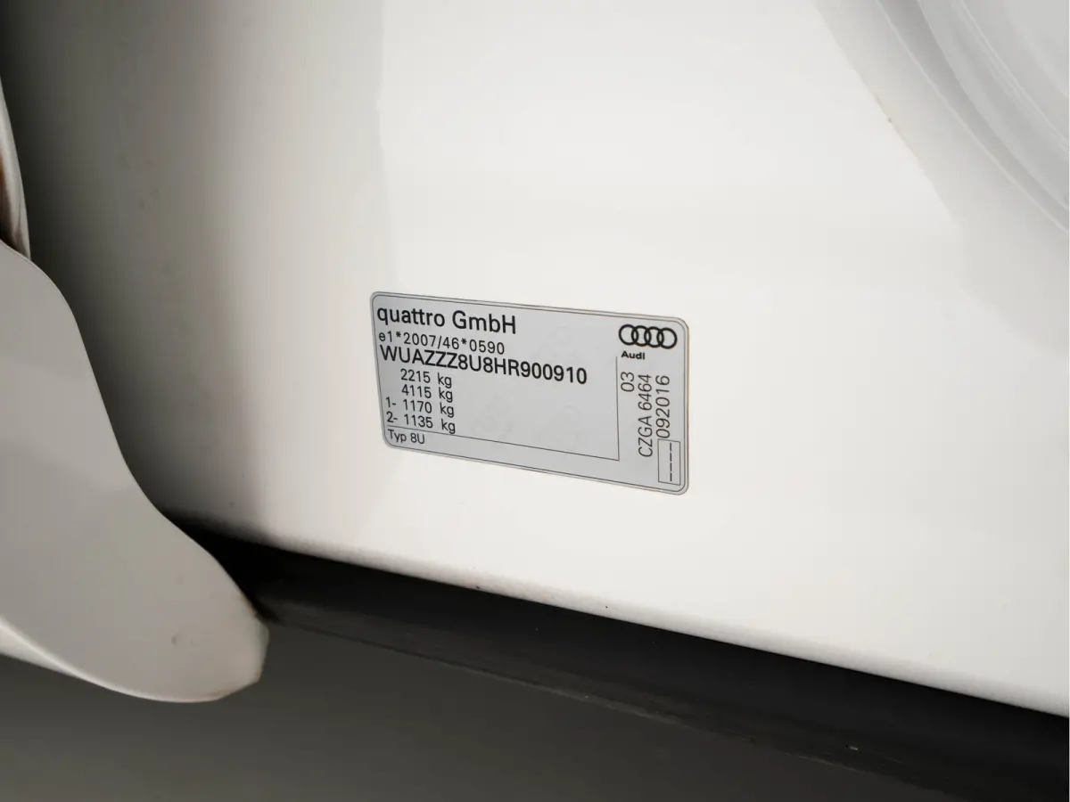 2.5 TFSI RS Q3 Quattro Aut. *PANO | LEDER-ALCANTARA | FULL-LED | BOSE-AUDIO | NAVI-FULLMAP | CAMERA | HEATED-SPORTSEATS | SHIFTPADDLES | CRUISE | PRIVACY-GLASS | ECC | PDC | 19"ALU*